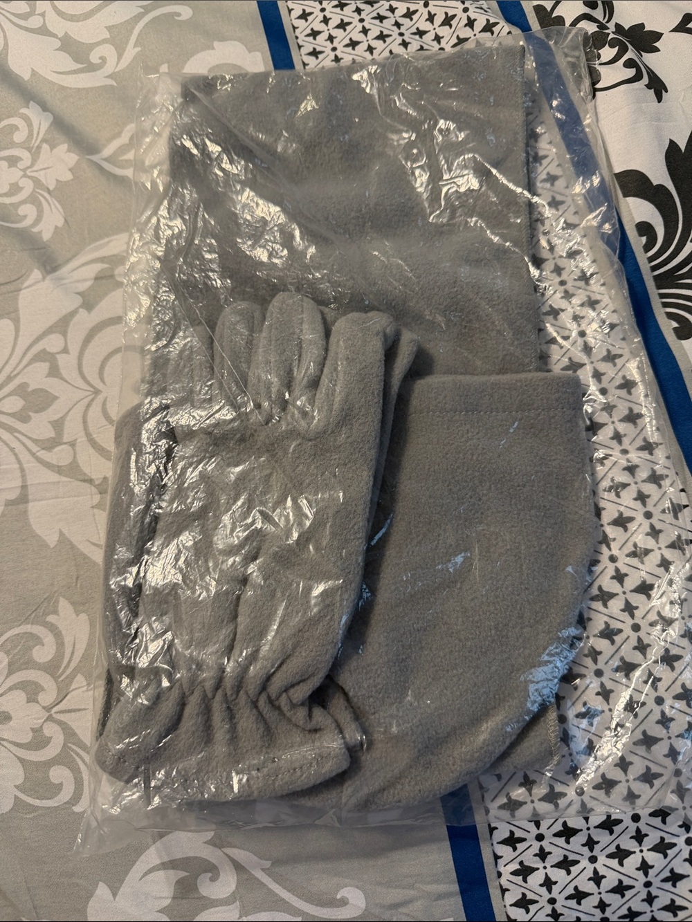 Fleece Gloves and Hat Set - Gray